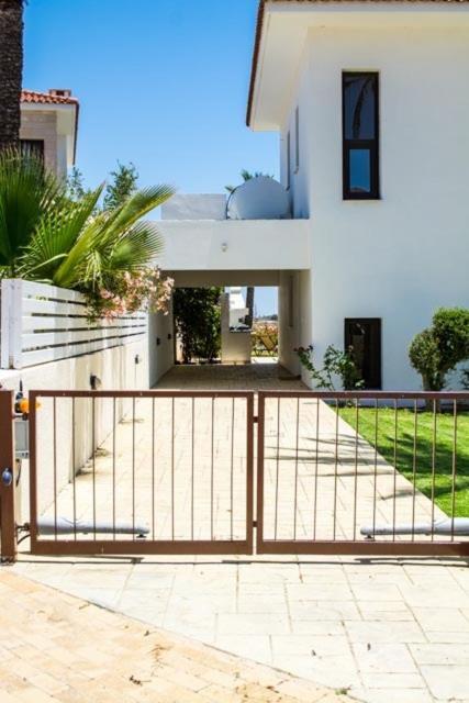 Villa Hera Agios Theodoros Exterior photo
